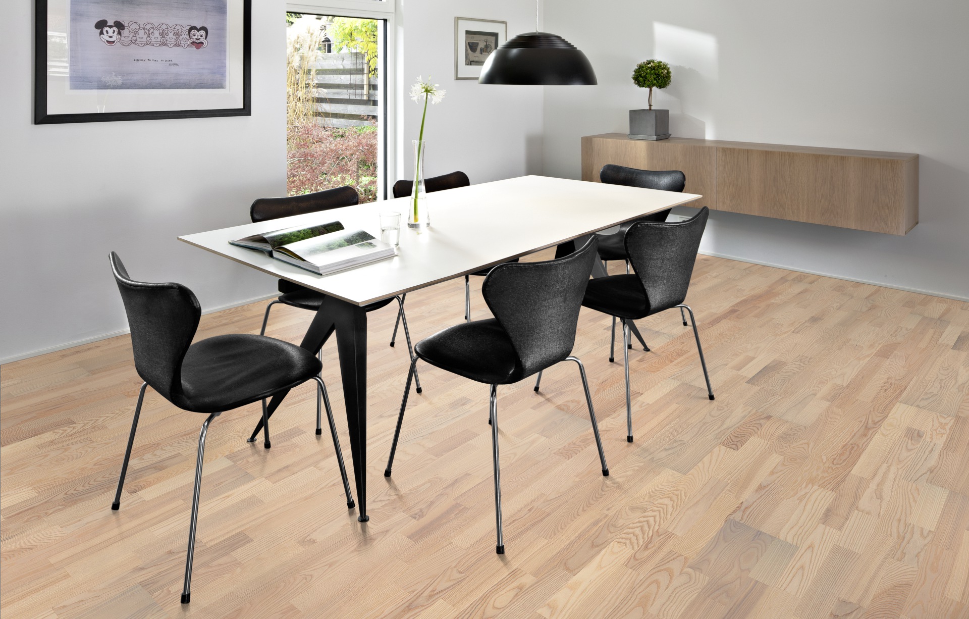 Паркетная доска Kahrs Песочная Ясень Скаген Skagen 153N18AK0VKW240 Variation 2423×200×15 фото в интерьере